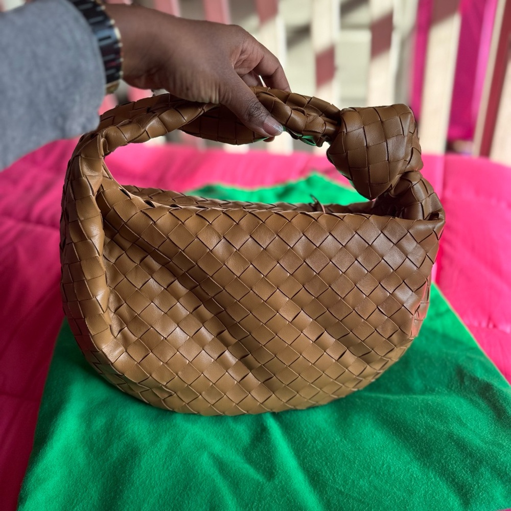 Bottega Veneta Teen Jodie in Caramel!